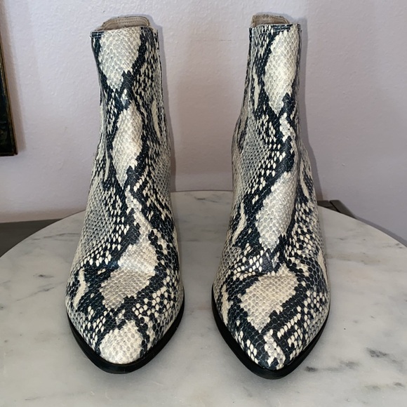 EUC Steve Madden “Jain” Booties Faux Leather Snake Pull On Block Heel Sz 6.5 - Picture 3 of 16